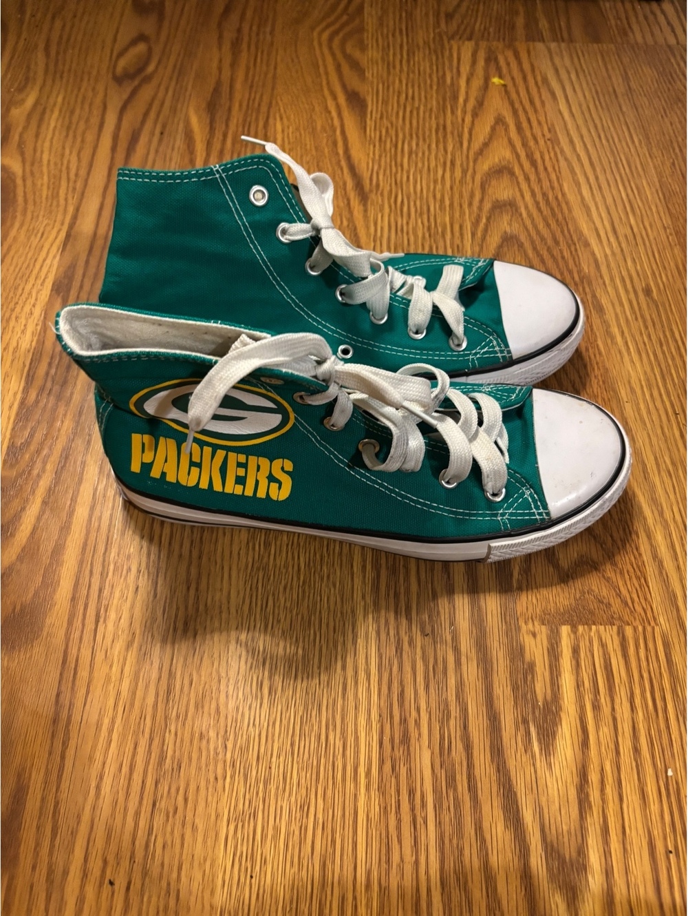 Green Bay Packers Converse- Women’s Size 8